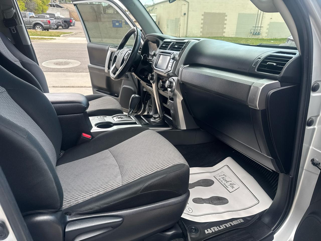 Toyota 4Runner SR5 4WD 2017