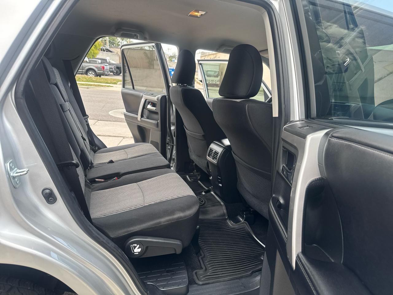 Toyota 4Runner SR5 4WD 2017