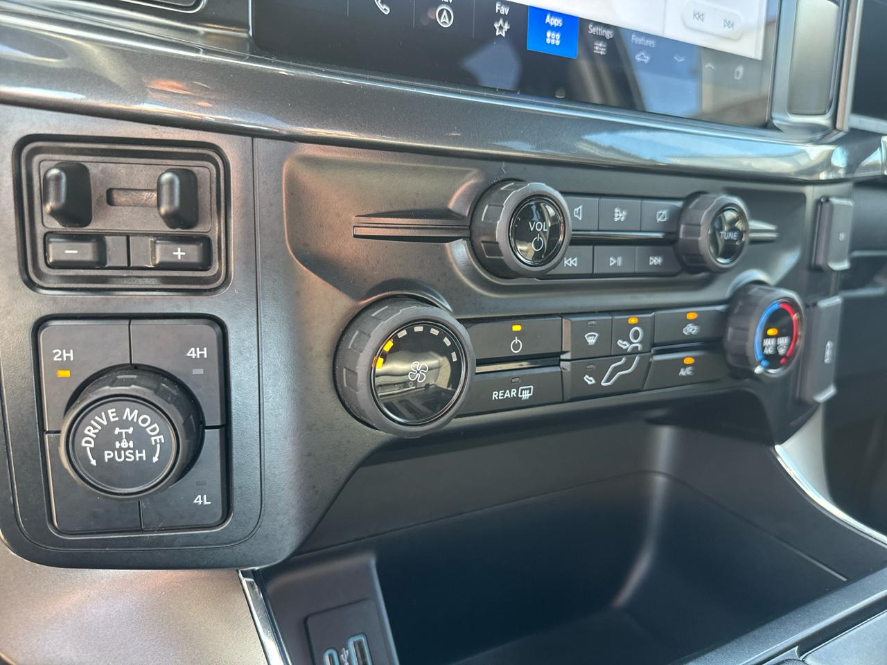 Ford F-150 STX SuperCrew 4WD 2024