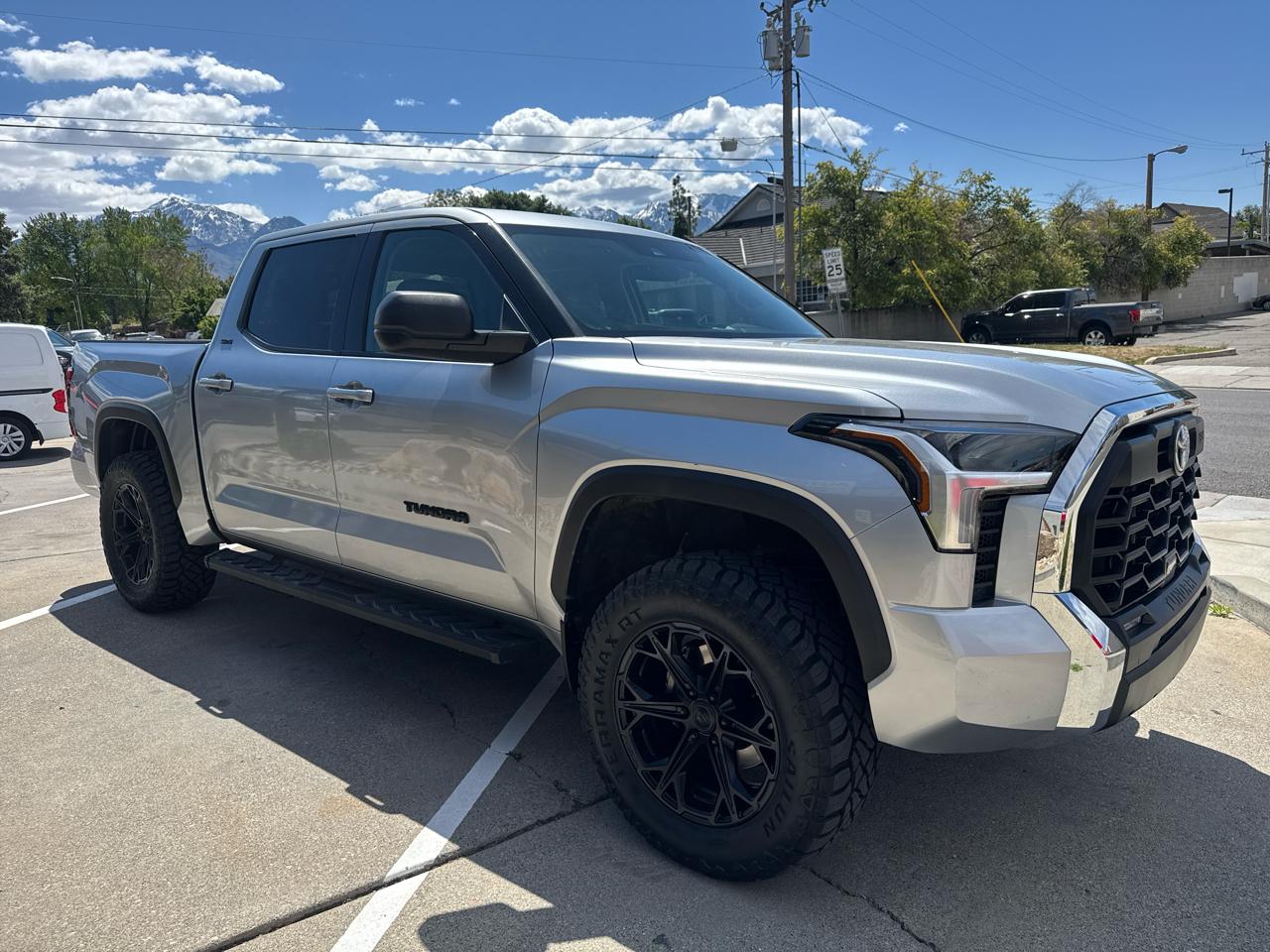 Toyota Tundra SR5 CrewMax 4WD 2023