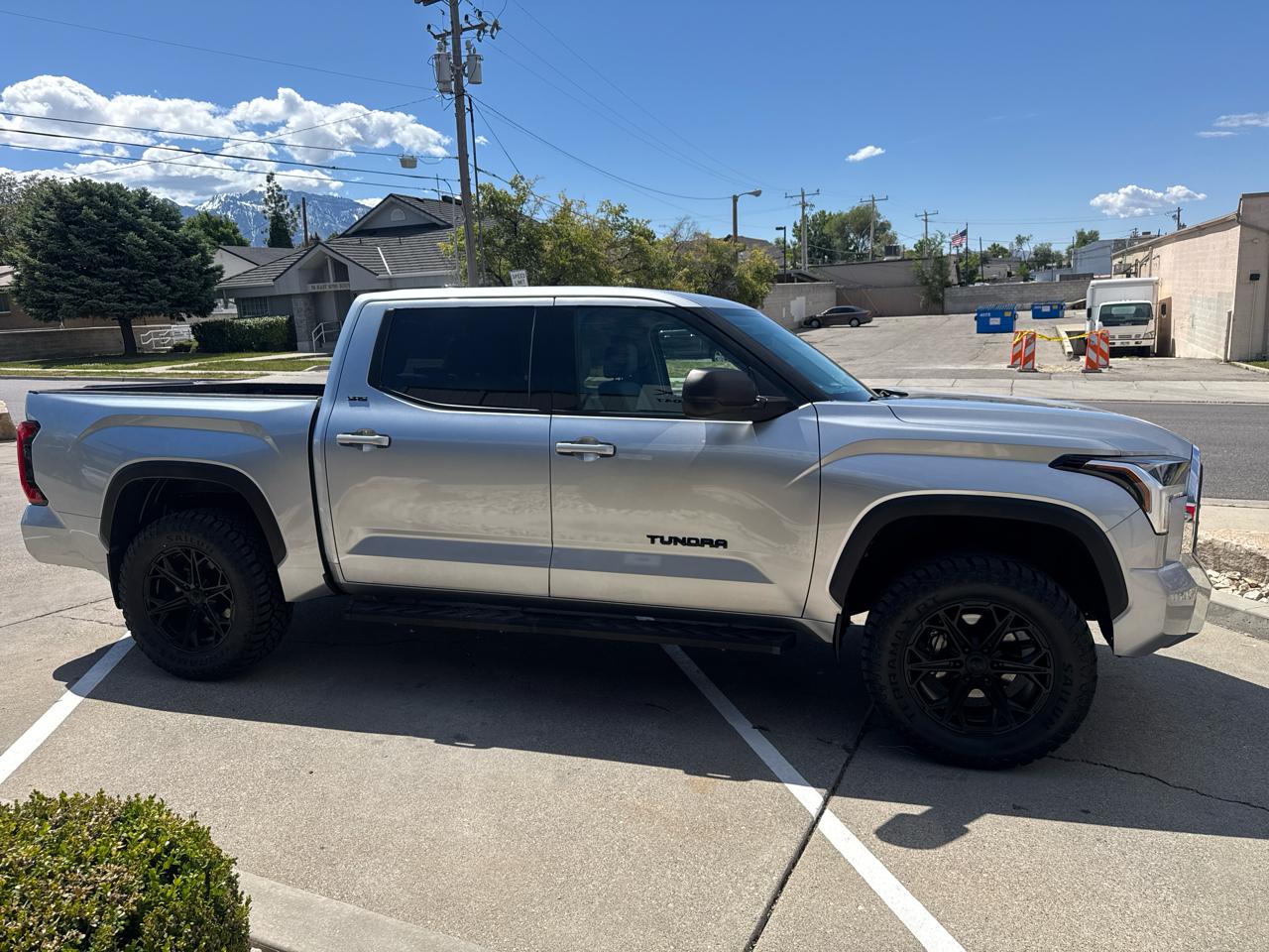 Toyota Tundra SR5 CrewMax 4WD 2023