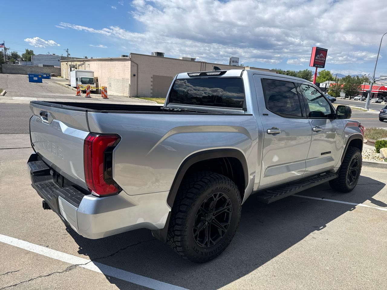 Toyota Tundra SR5 CrewMax 4WD 2023
