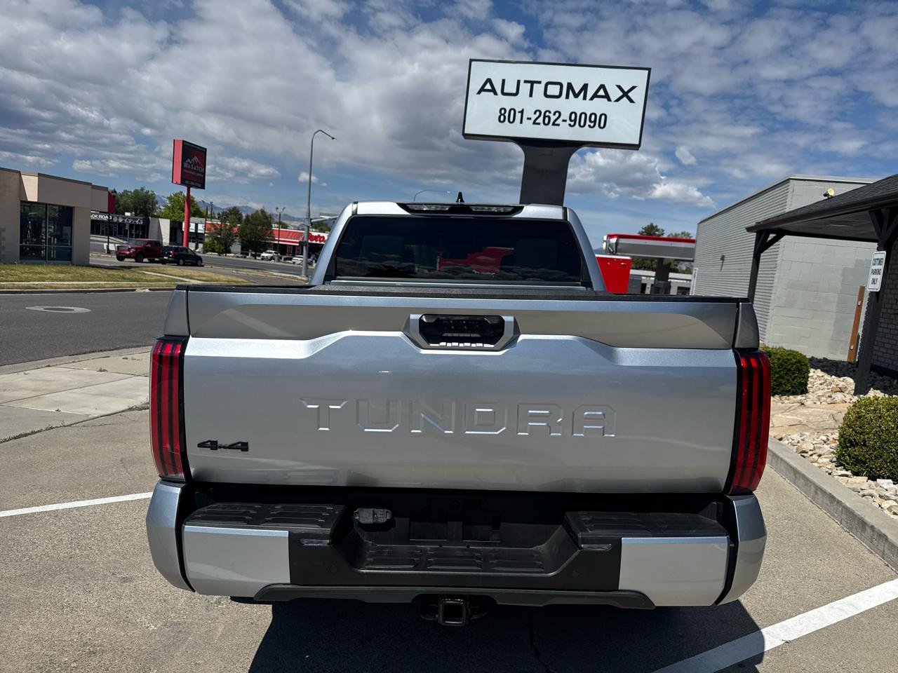 Toyota Tundra SR5 CrewMax 4WD 2023