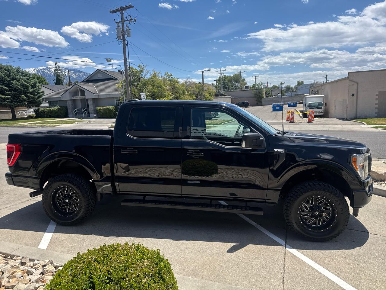 Ford F-150 XLT SuperCrew 5.5-ft. Bed 4WD 2023