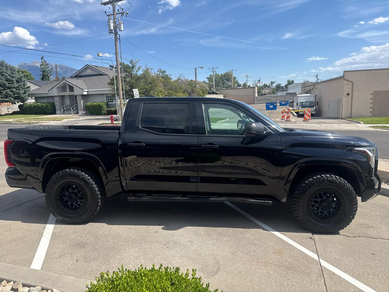 Toyota Tundra SR5 CrewMax 4WD 2023