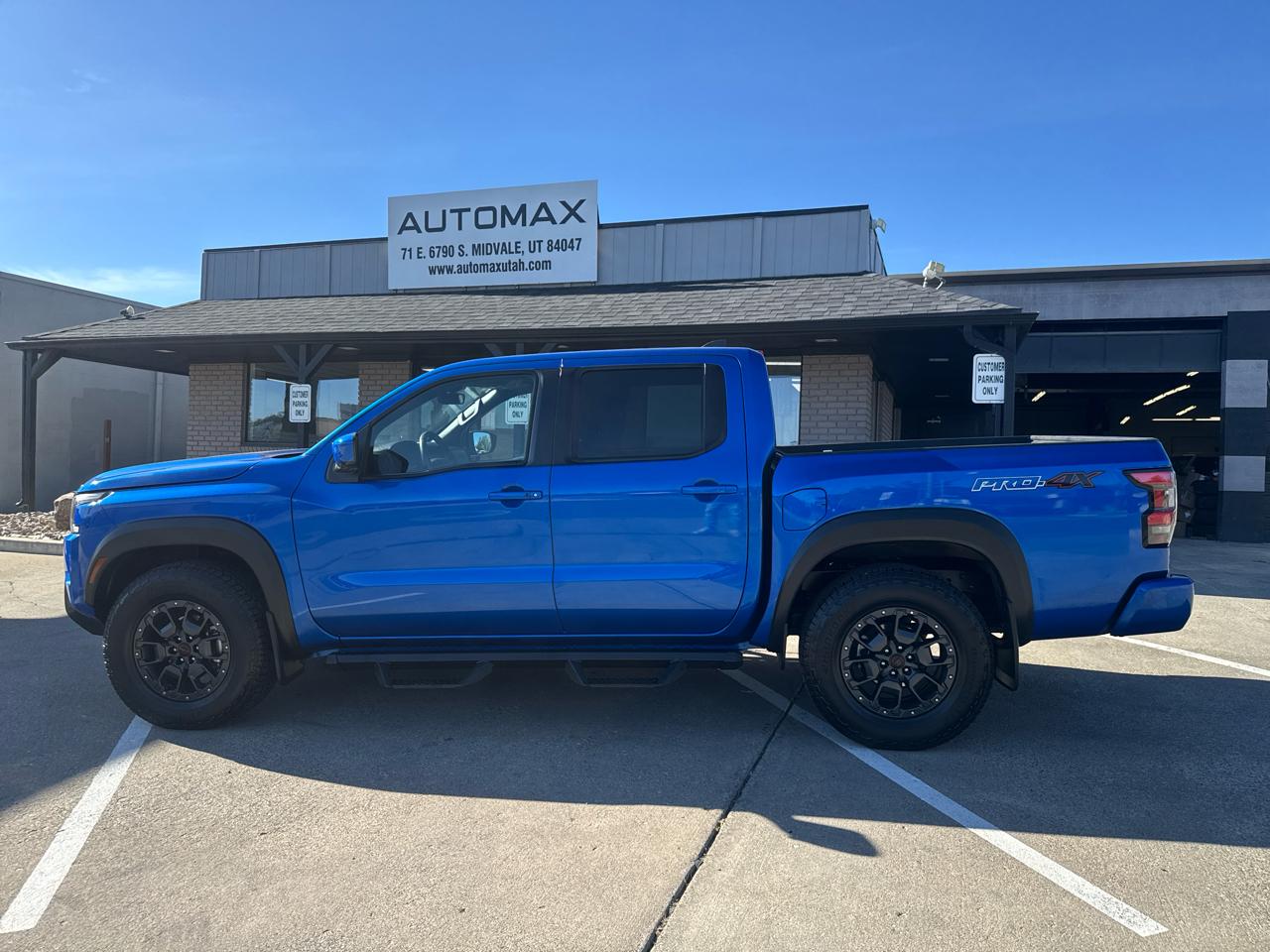 Nissan Frontier PRO-4X Crew Cab 4WD 2024