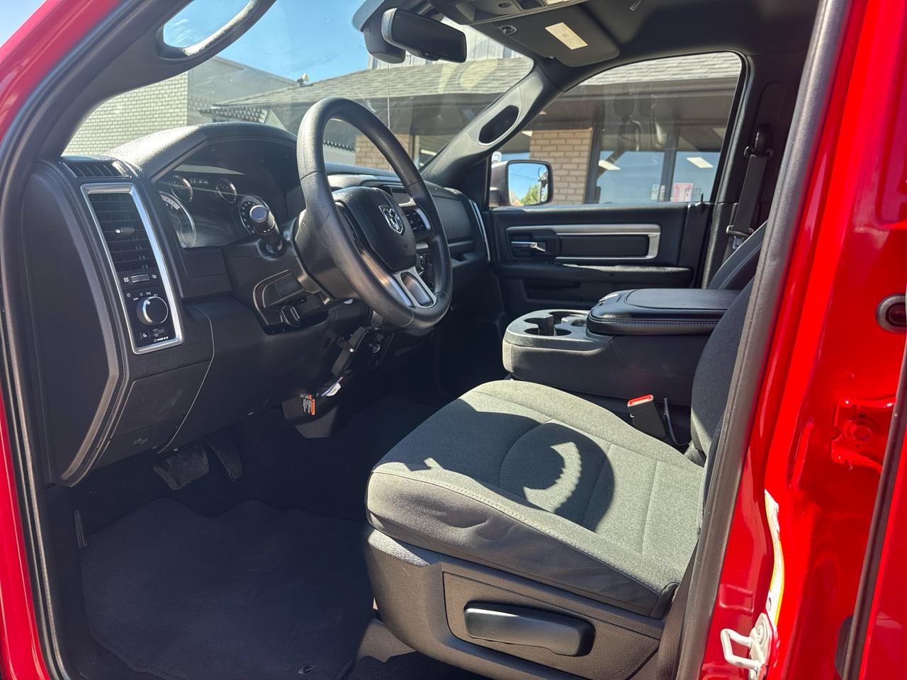 RAM 1500 Classic Warlock 4x4 Crew Cab 5'7" Box 2022