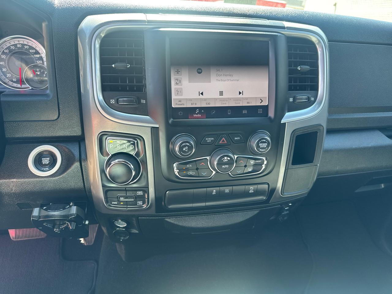 RAM 1500 Classic Warlock 4x4 Crew Cab 5'7" Box 2022