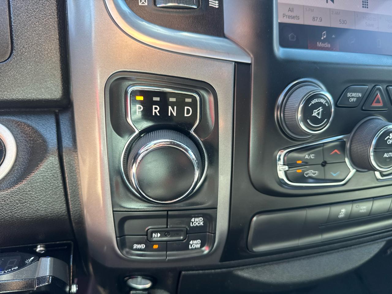 RAM 1500 Classic Warlock 4x4 Crew Cab 5'7" Box 2022
