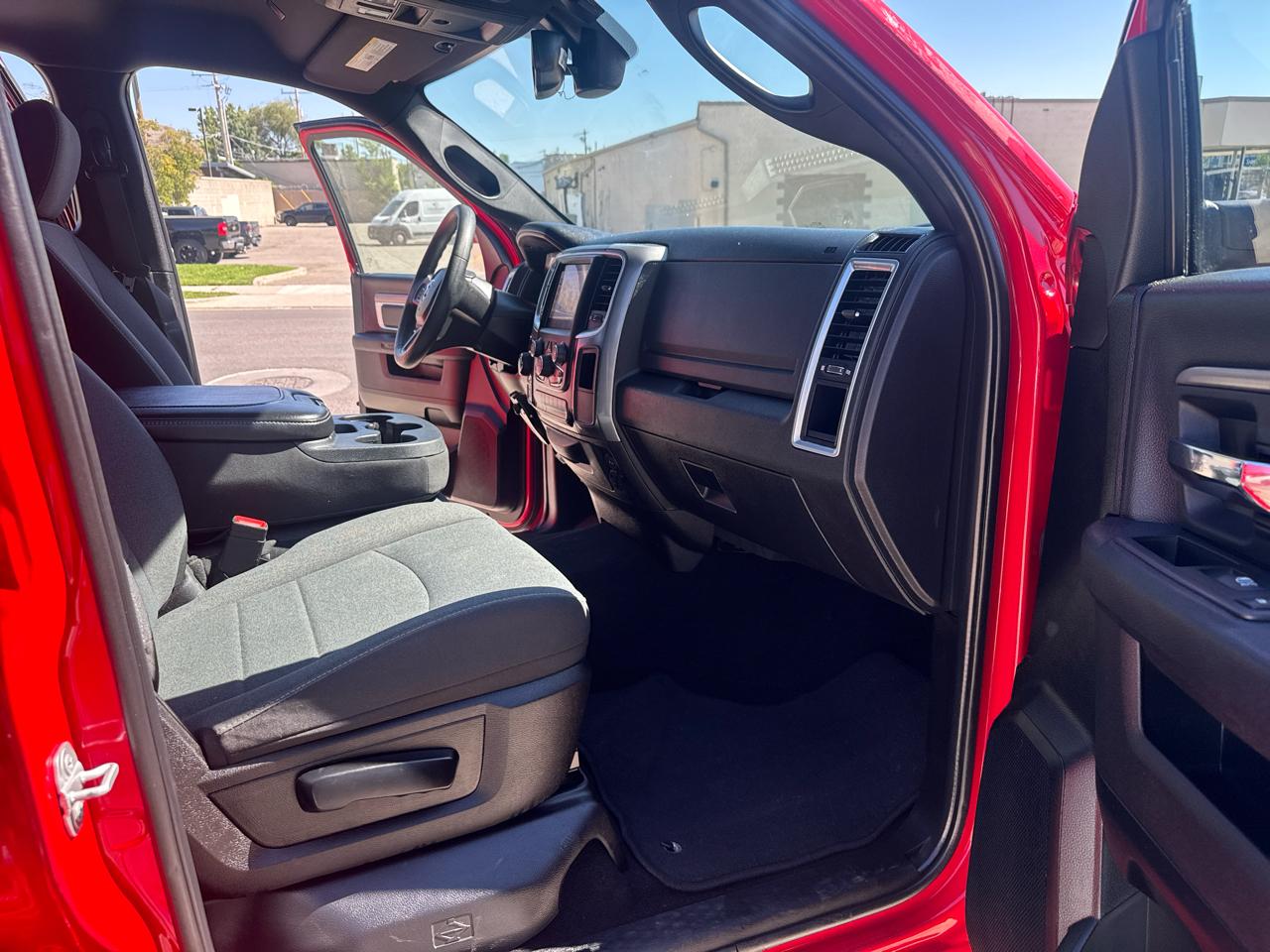 RAM 1500 Classic Warlock 4x4 Crew Cab 5'7" Box 2022