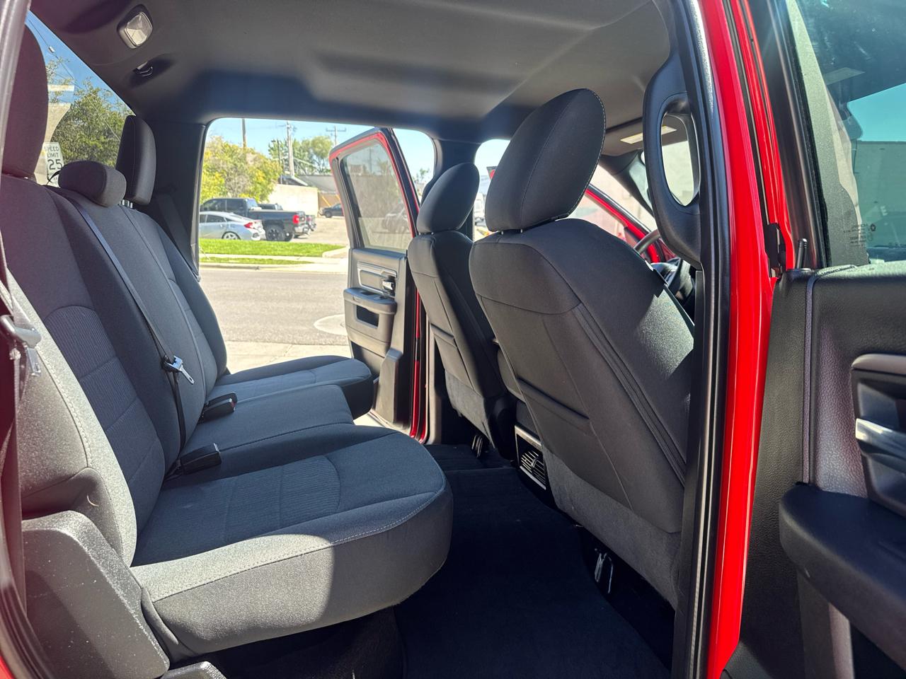 RAM 1500 Classic Warlock 4x4 Crew Cab 5'7" Box 2022