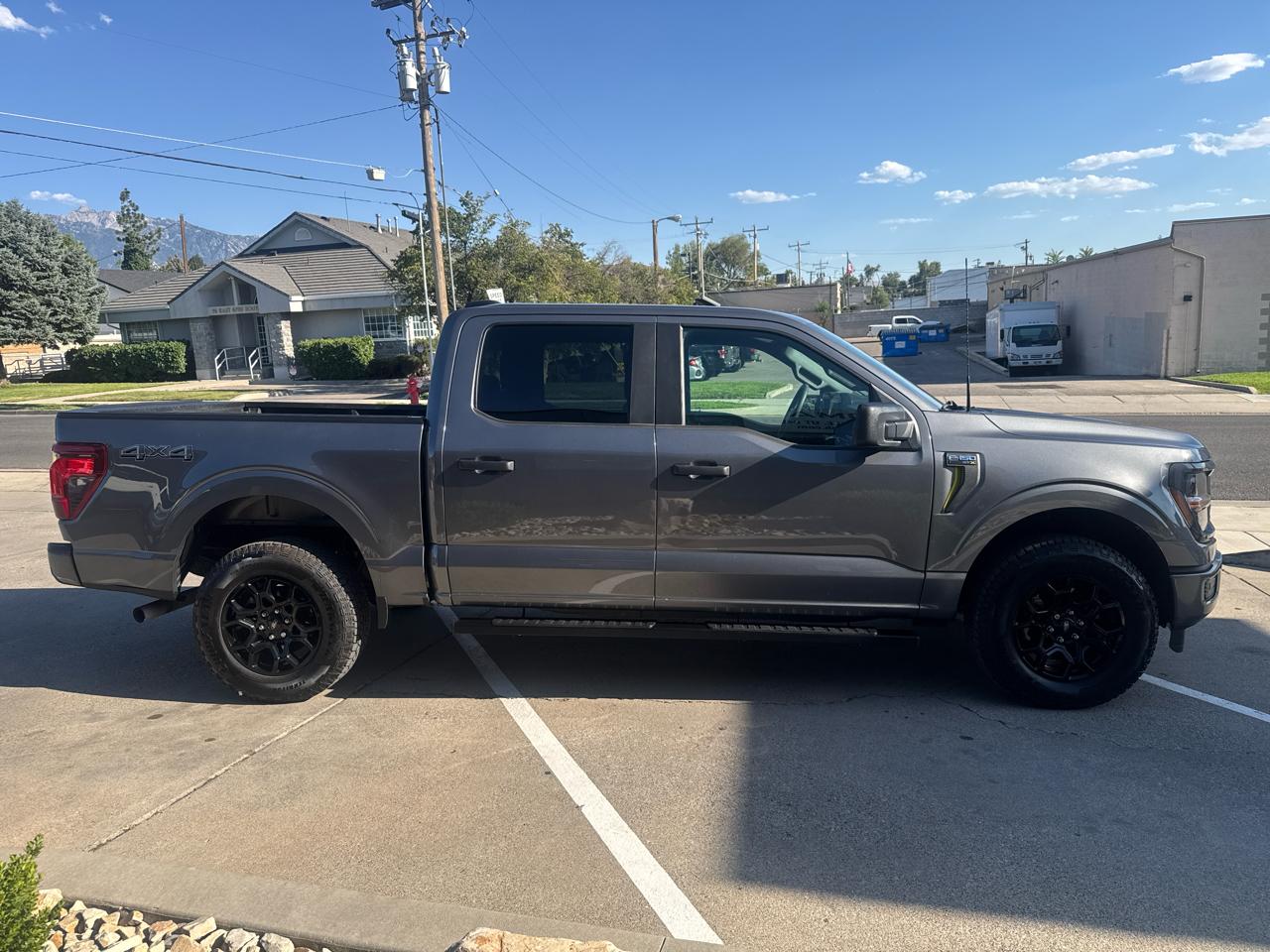 Ford F-150 STX SuperCrew 4WD 2025