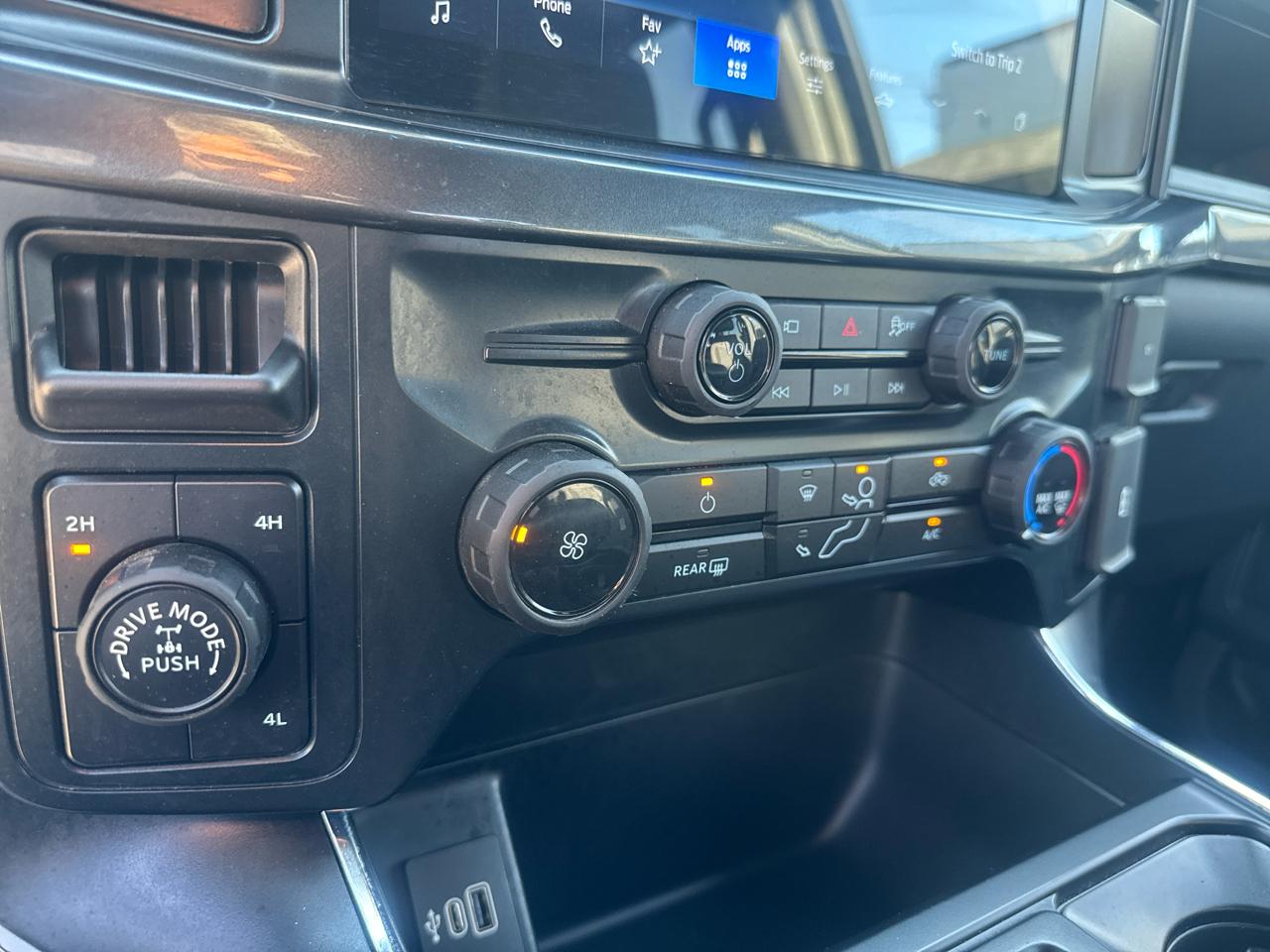 Ford F-150 STX SuperCrew 4WD 2025