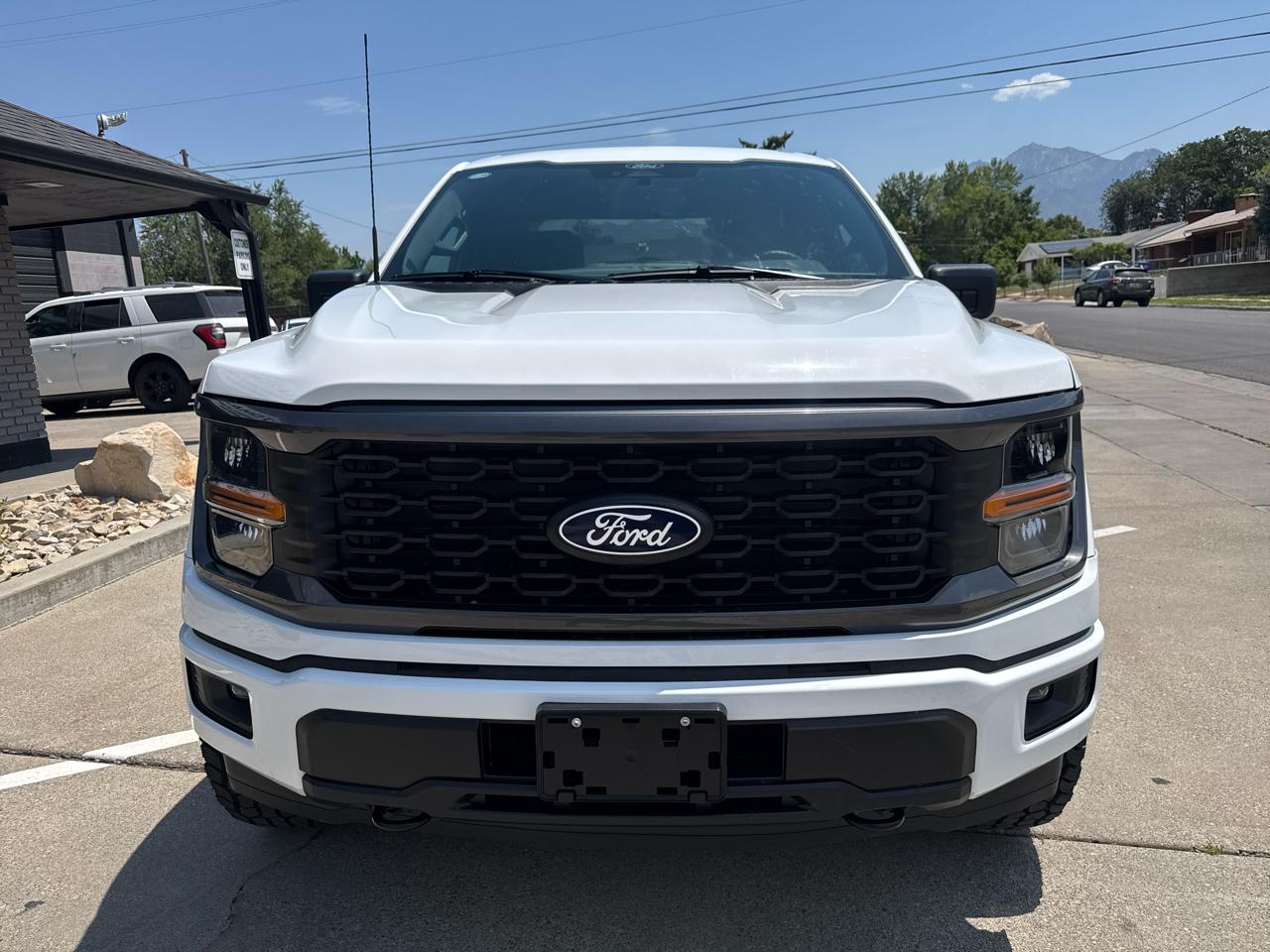 Ford F-150 STX SuperCrew 4WD 2025