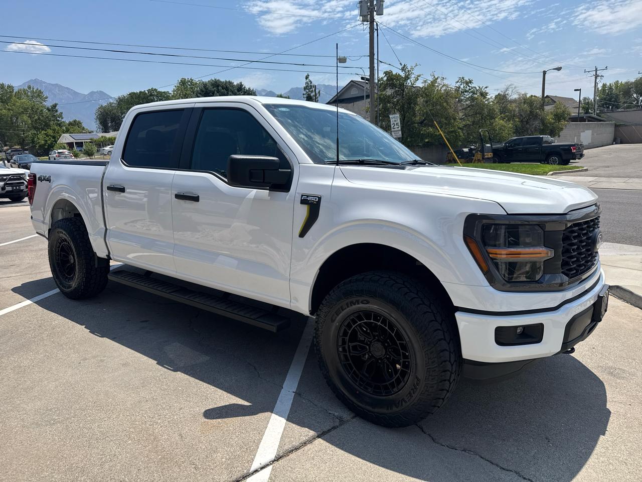 Ford F-150 STX SuperCrew 4WD 2025
