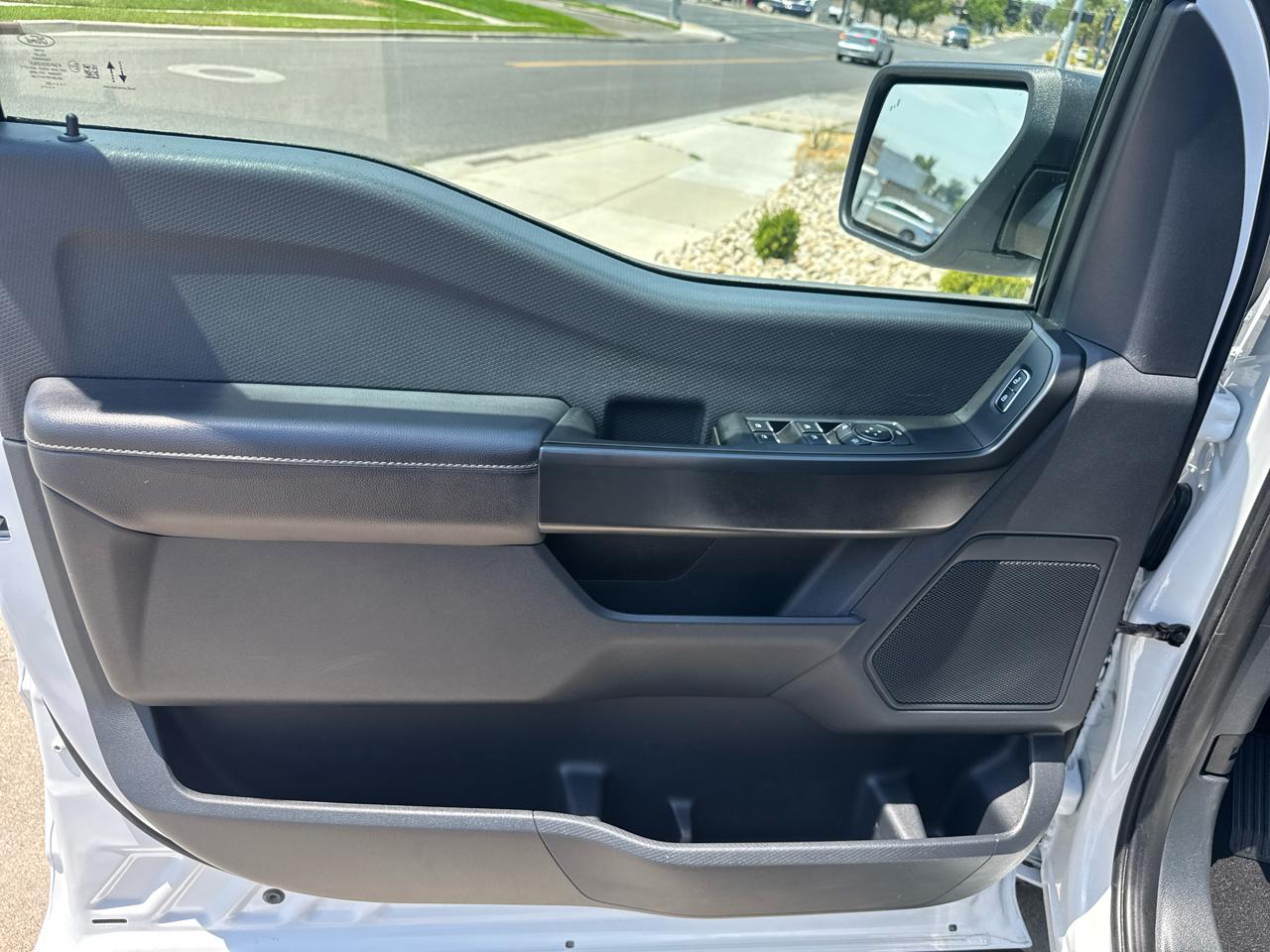 Ford F-150 STX SuperCrew 4WD 2025