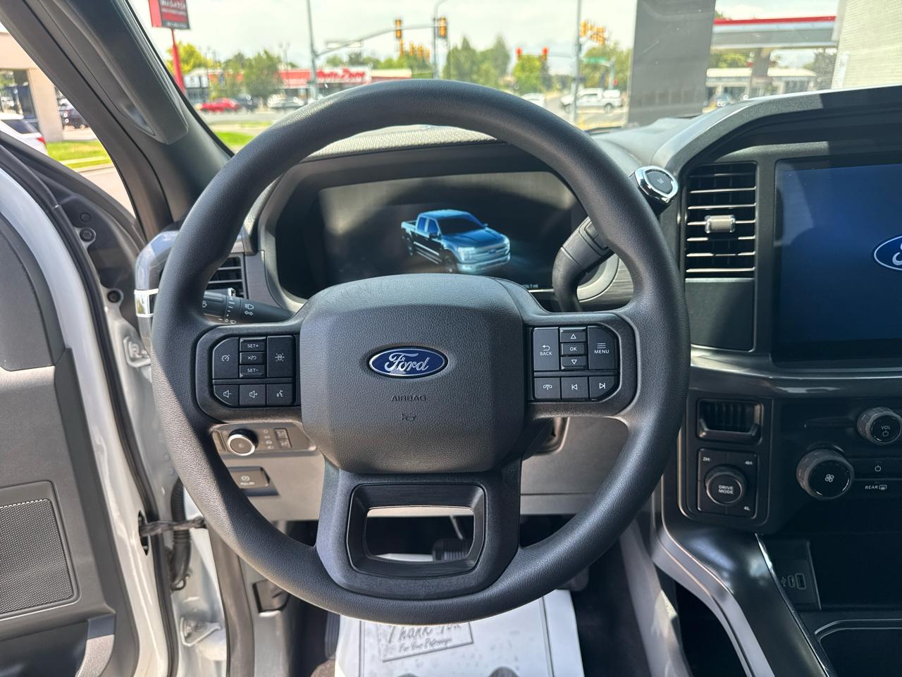 Ford F-150 STX SuperCrew 4WD 2025