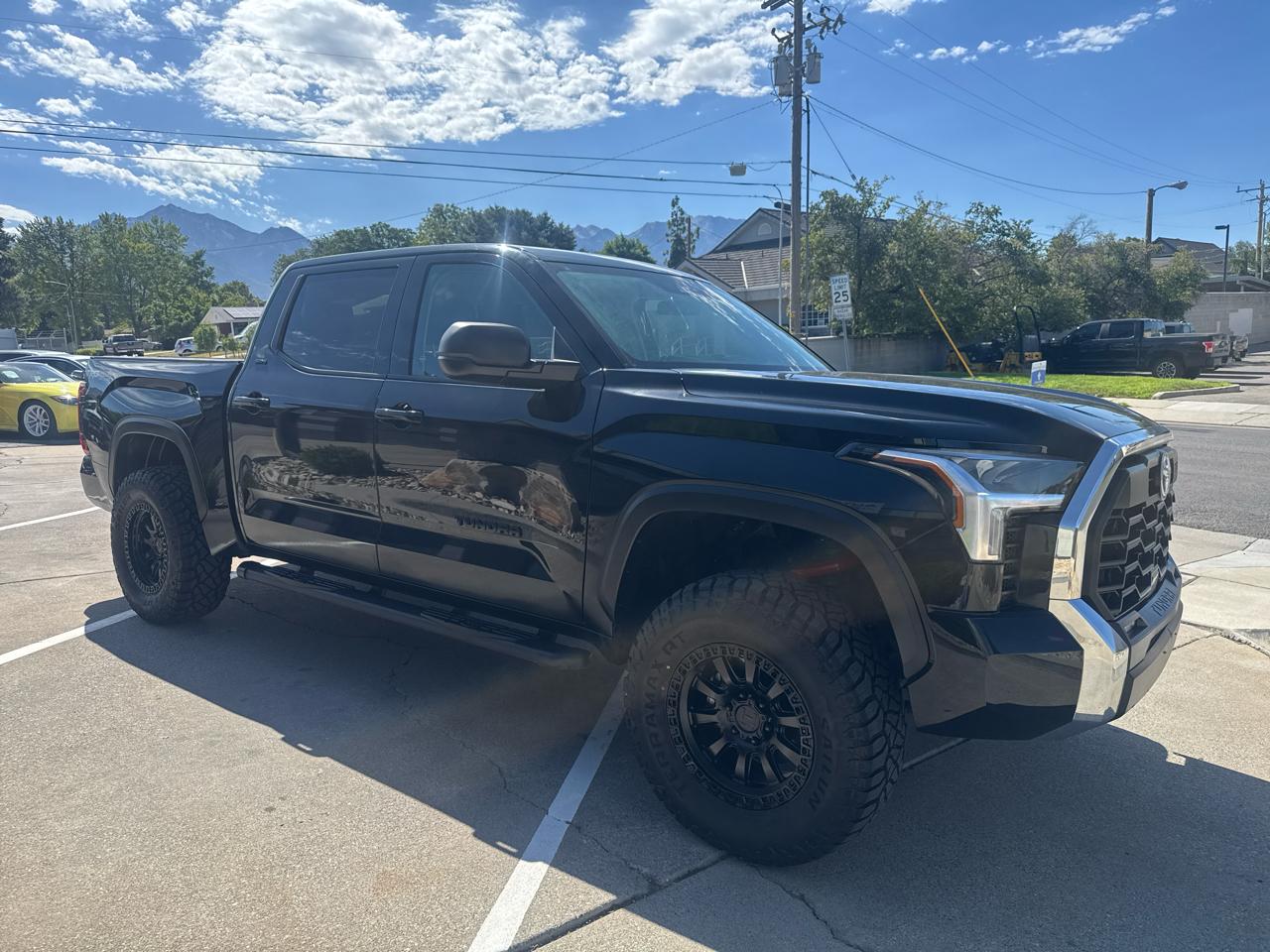 Toyota Tundra SR5 CrewMax 4WD 2024