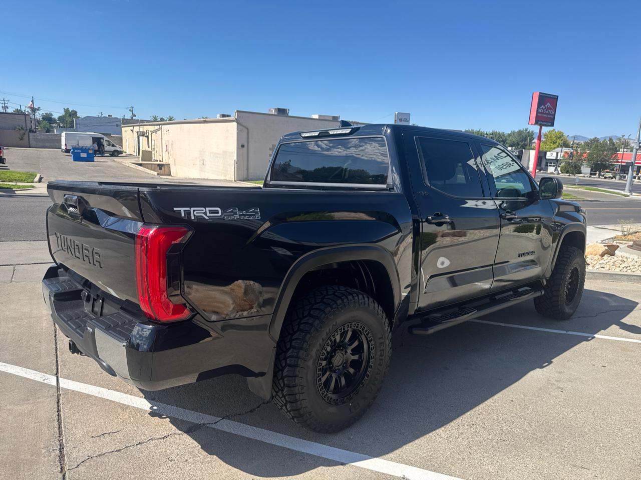 Toyota Tundra SR5 CrewMax 4WD 2024