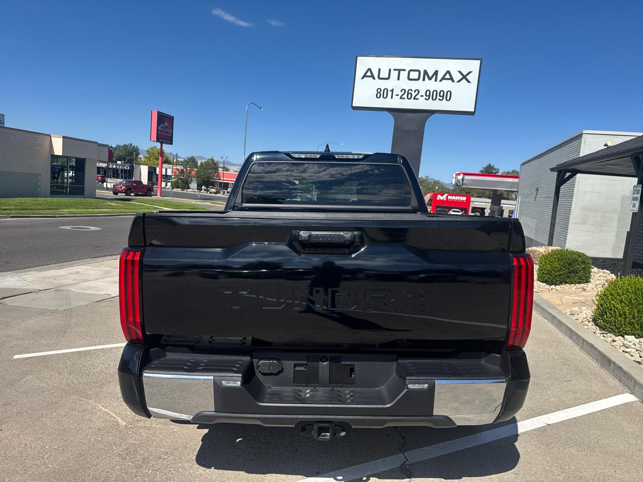 Toyota Tundra SR5 CrewMax 4WD 2024