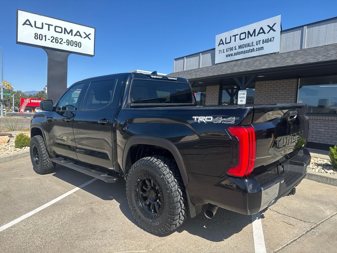 Toyota Tundra SR5 CrewMax 4WD 2024