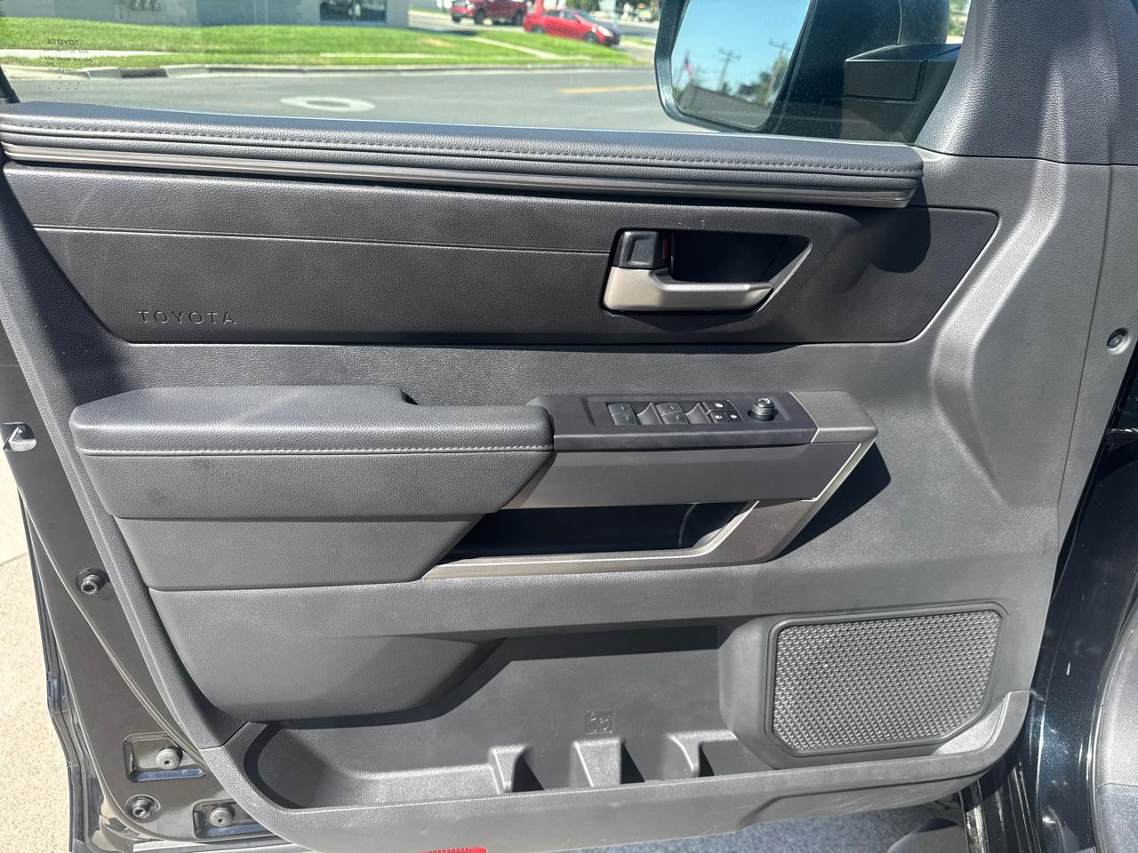 Toyota Tundra SR5 CrewMax 4WD 2024