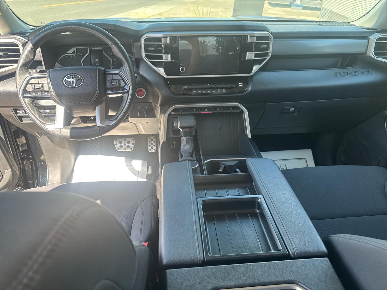 Toyota Tundra SR5 CrewMax 4WD 2024