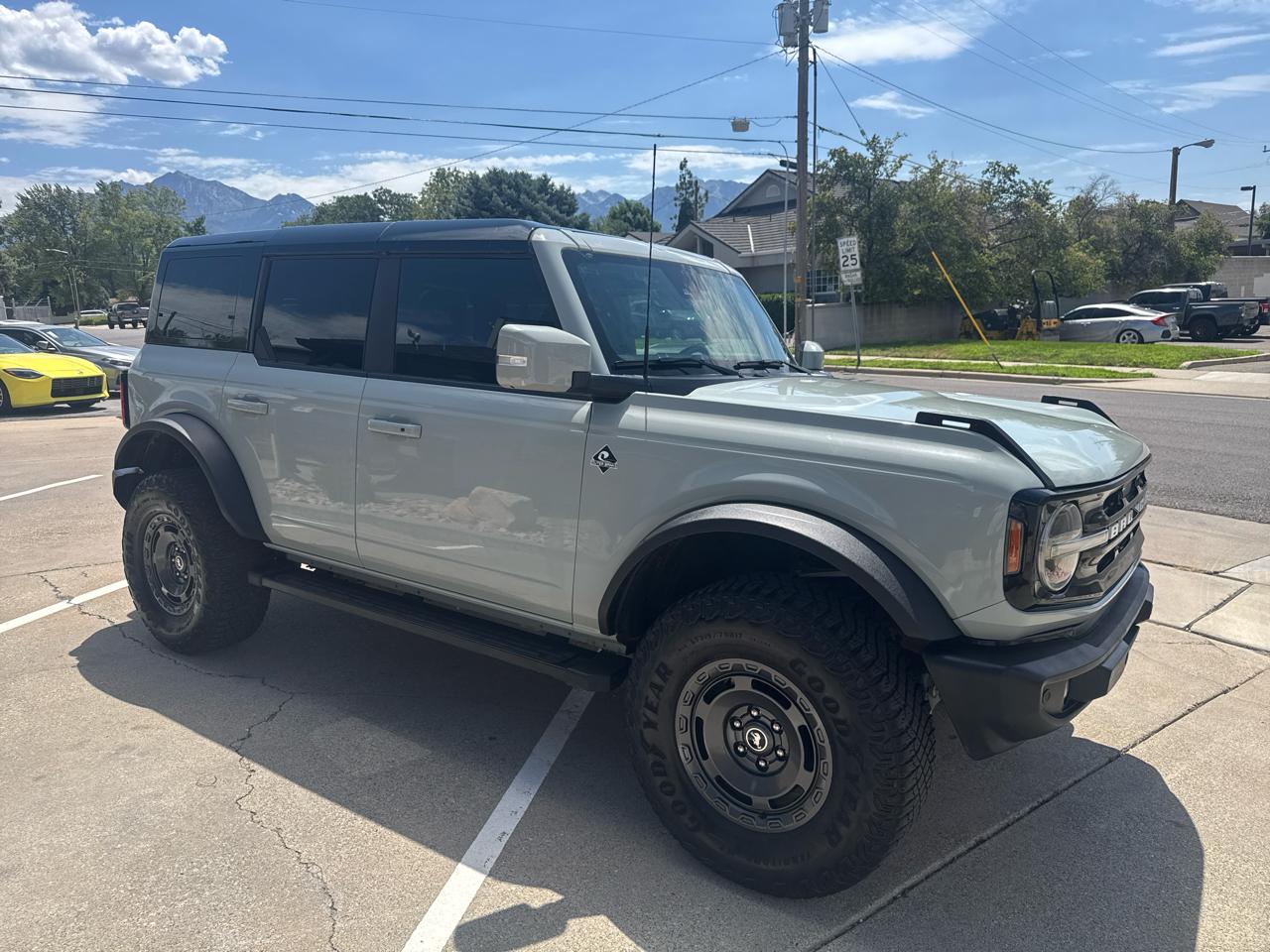 Ford Bronco Outer Banks 4-Door 2024