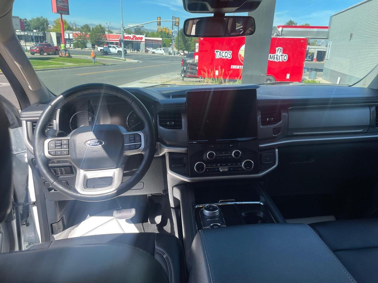 Ford Expedition XLT 4WD 2024