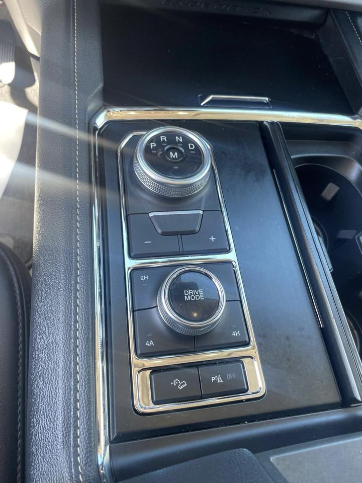 Ford Expedition XLT 4WD 2024
