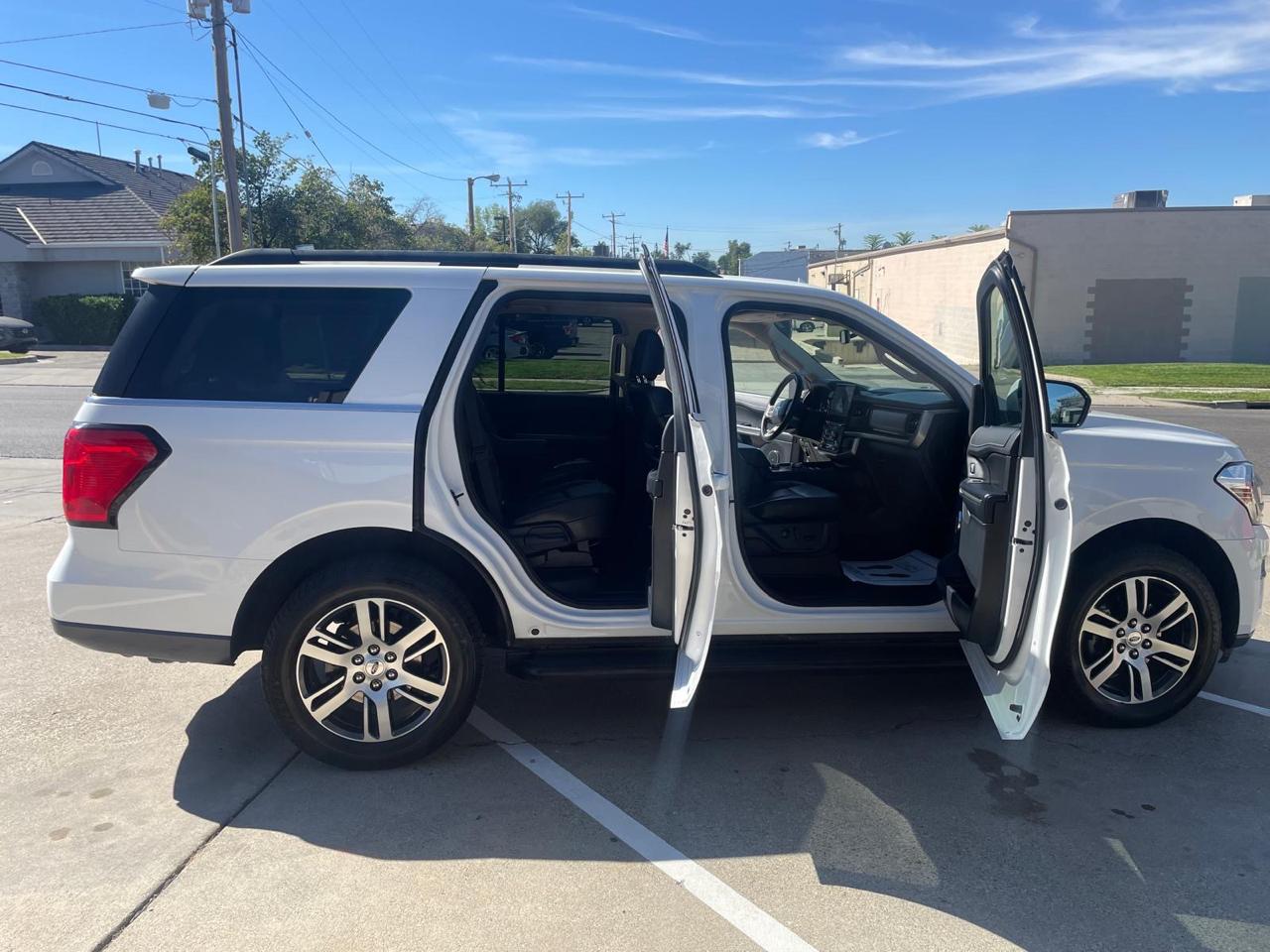 Ford Expedition XLT 4WD 2024