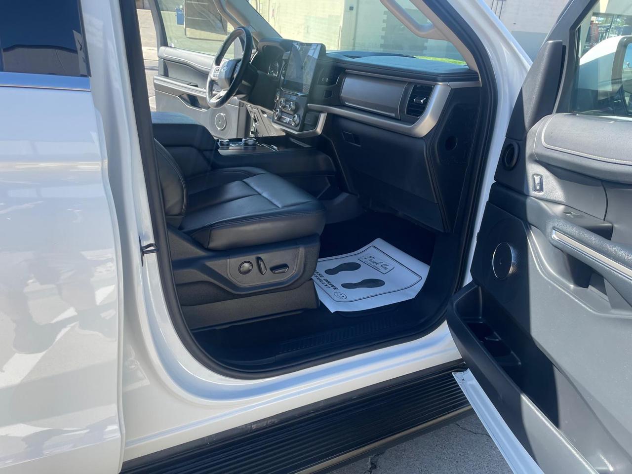Ford Expedition XLT 4WD 2024