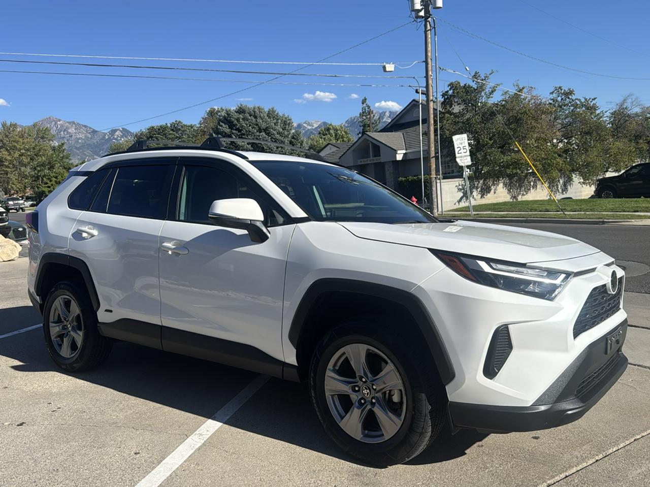 Toyota RAV4 Hybrid XLE 2025