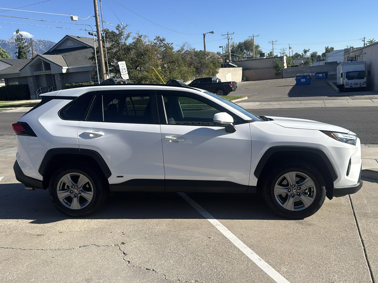 Toyota RAV4 Hybrid XLE 2025