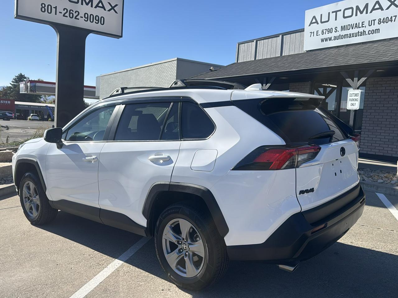 Toyota RAV4 Hybrid XLE 2025