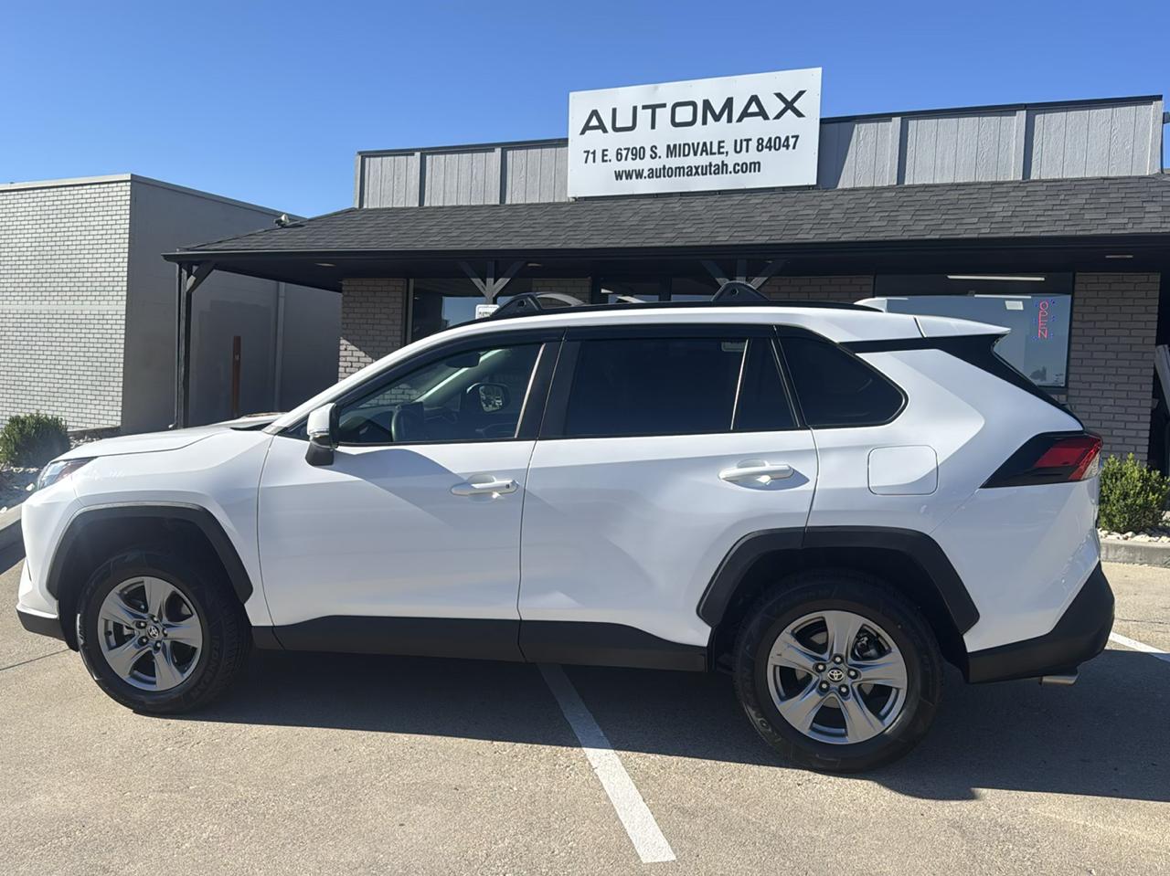 Toyota RAV4 Hybrid XLE 2025