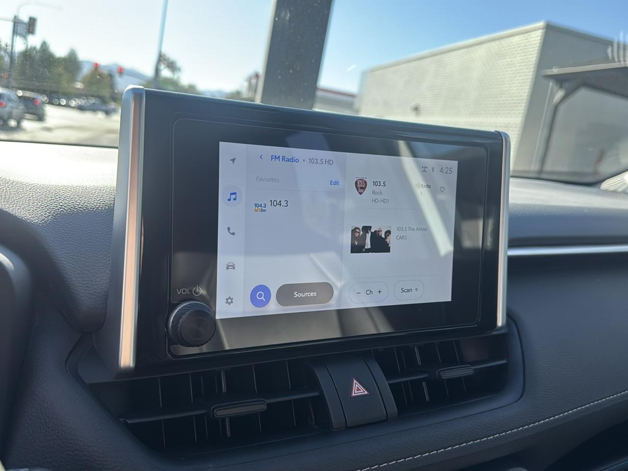 Toyota RAV4 Hybrid XLE 2025