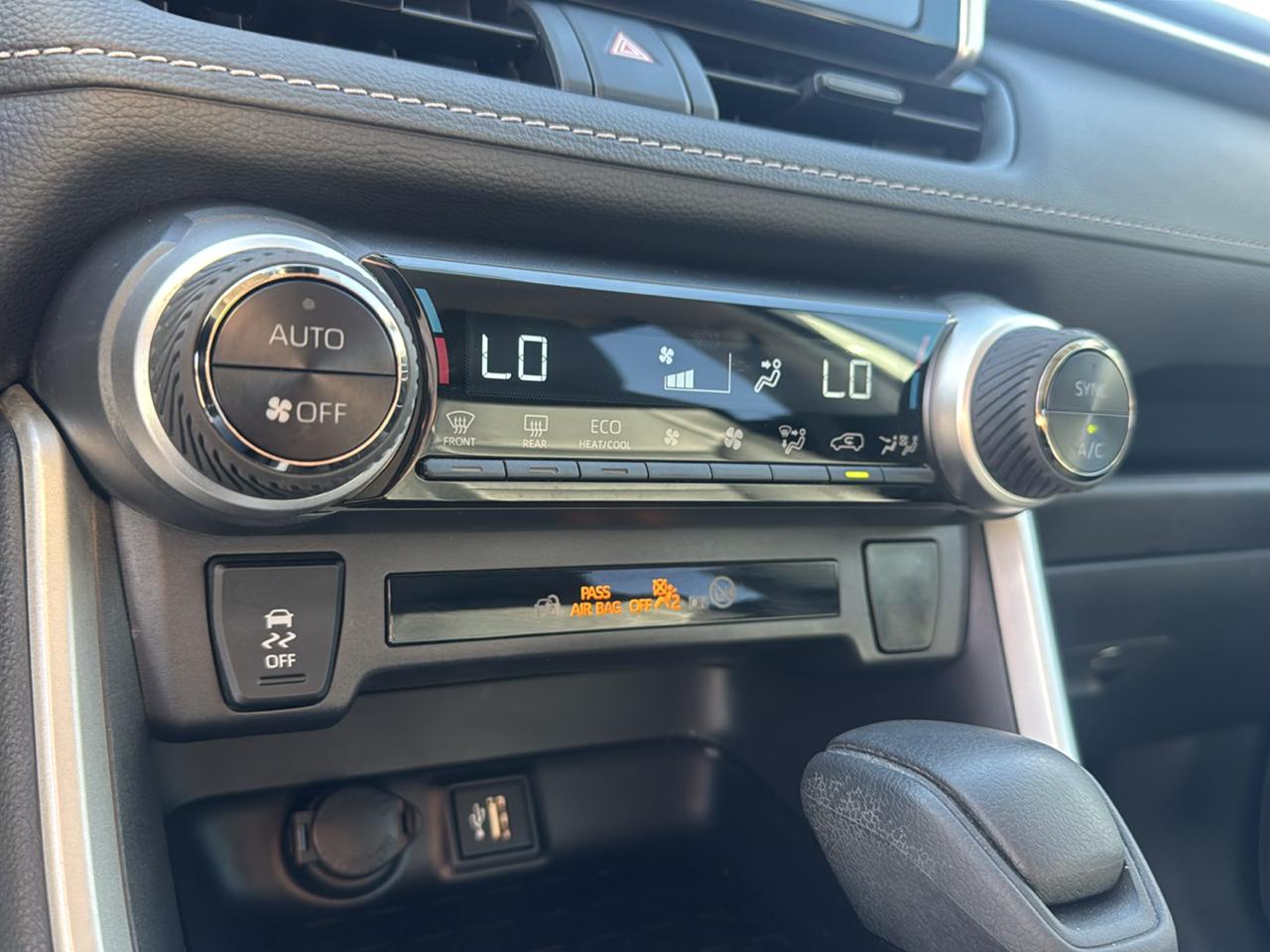 Toyota RAV4 Hybrid XLE 2025