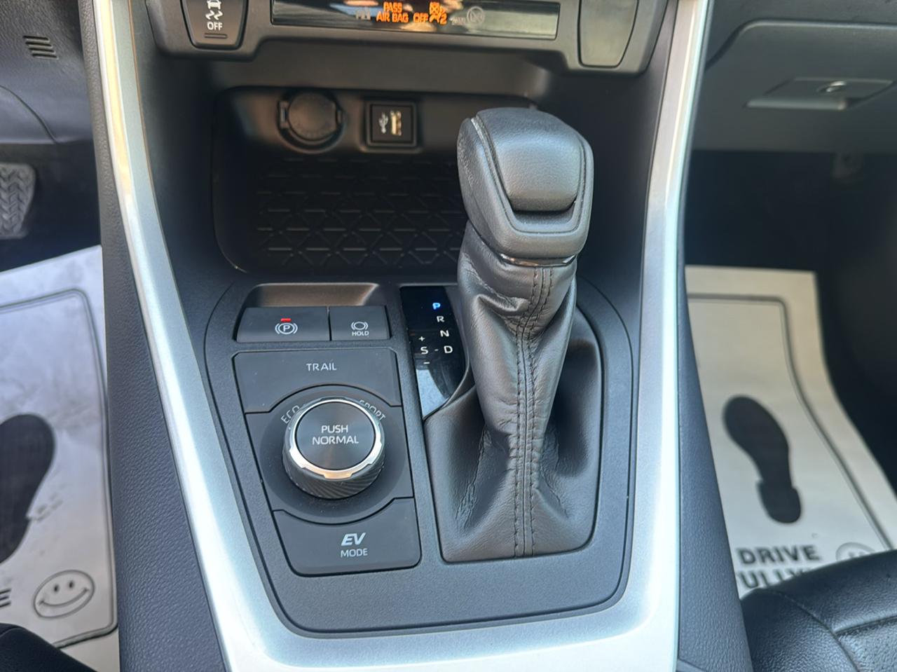 Toyota RAV4 Hybrid XLE 2025
