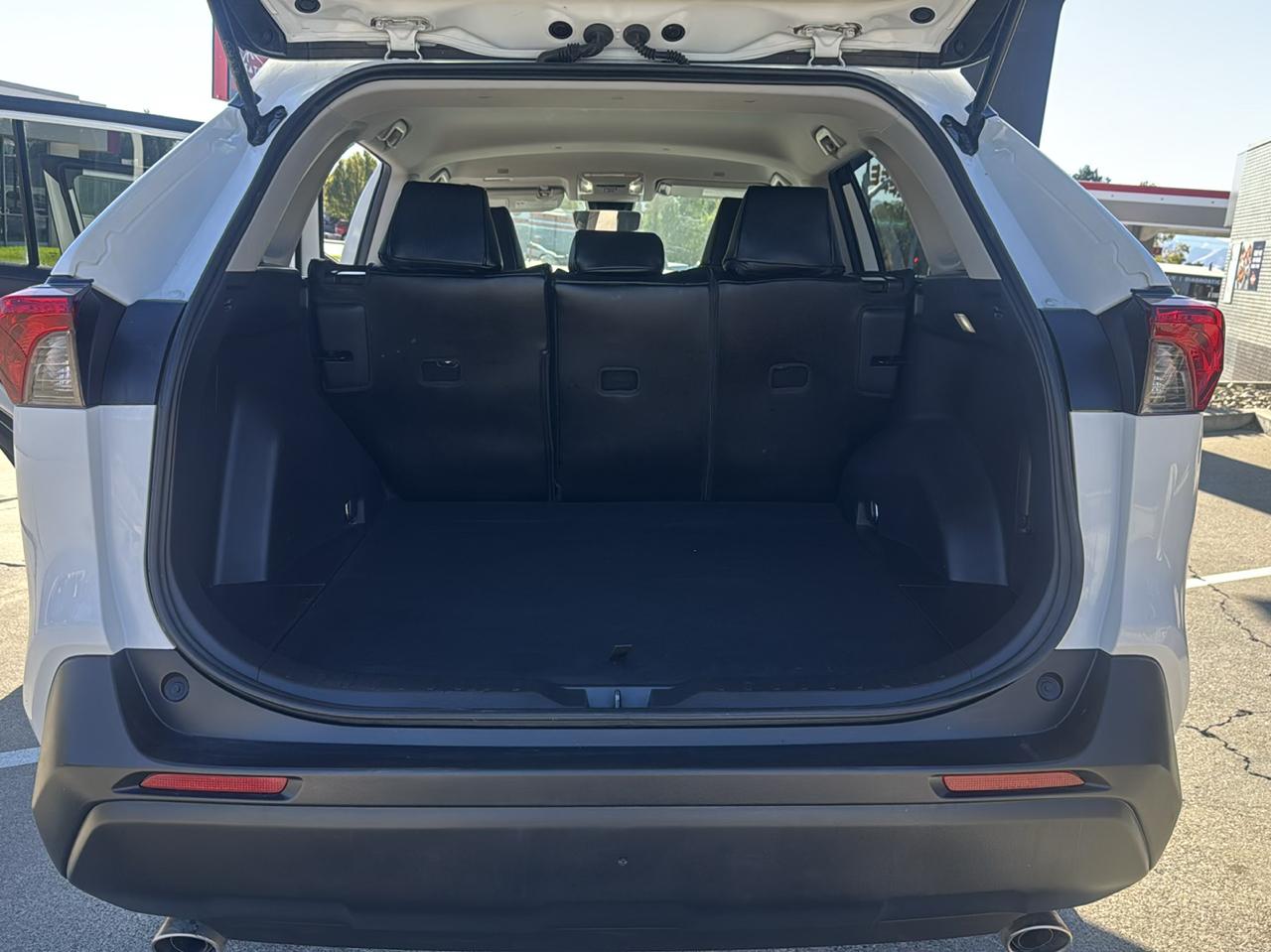 Toyota RAV4 Hybrid XLE 2025
