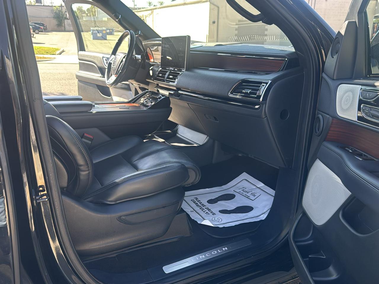 Lincoln Navigator L Reserve 4WD 2023
