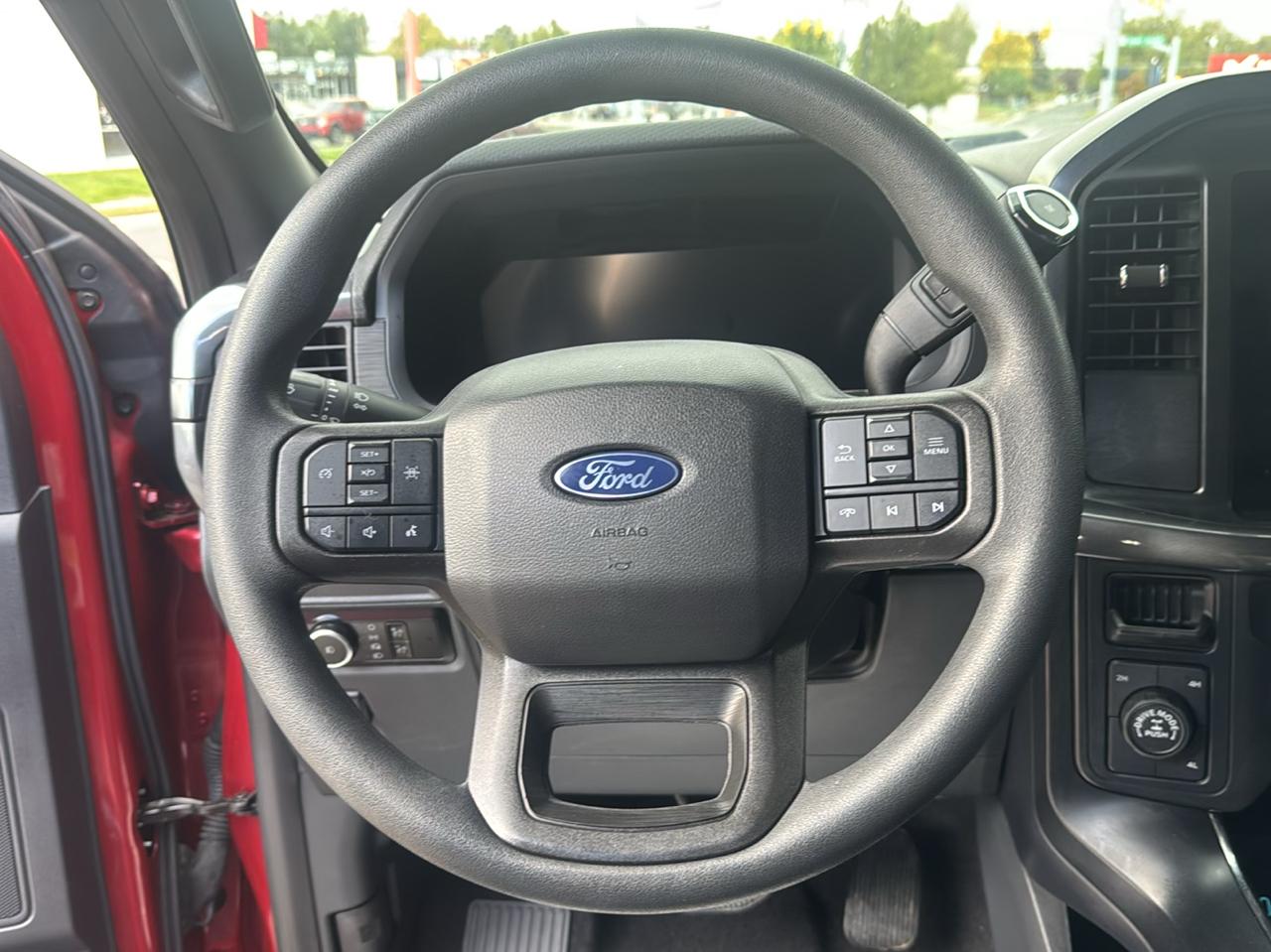 Ford F-150 STX SuperCrew 4WD 2024