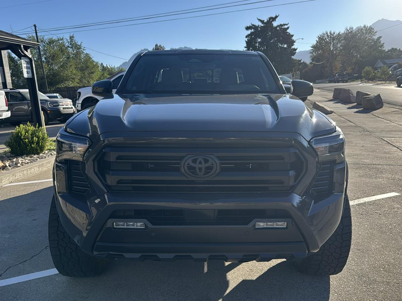 Toyota Tacoma photo 2
