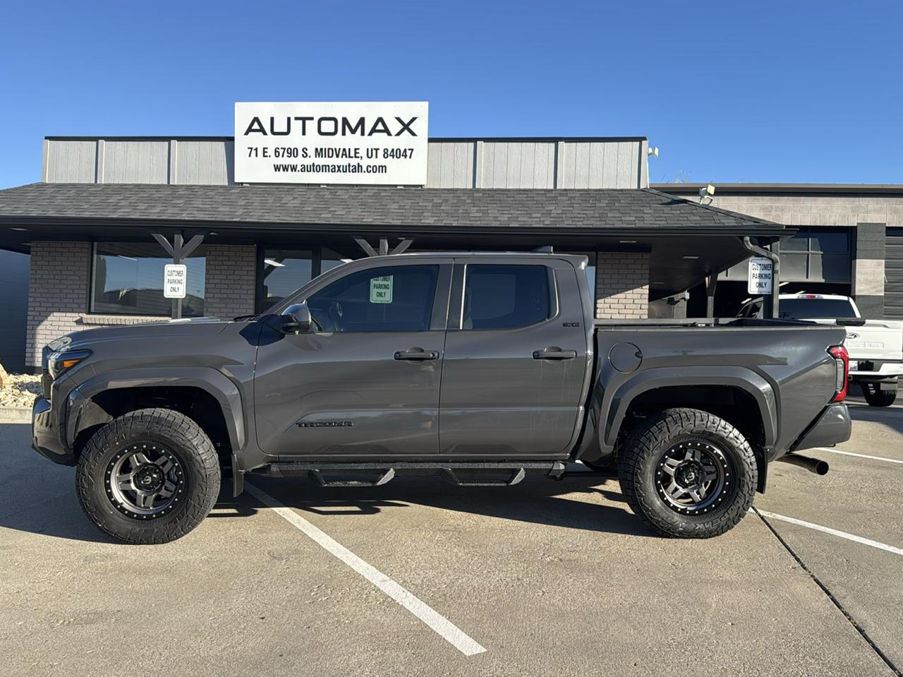 Toyota Tacoma photo 8
