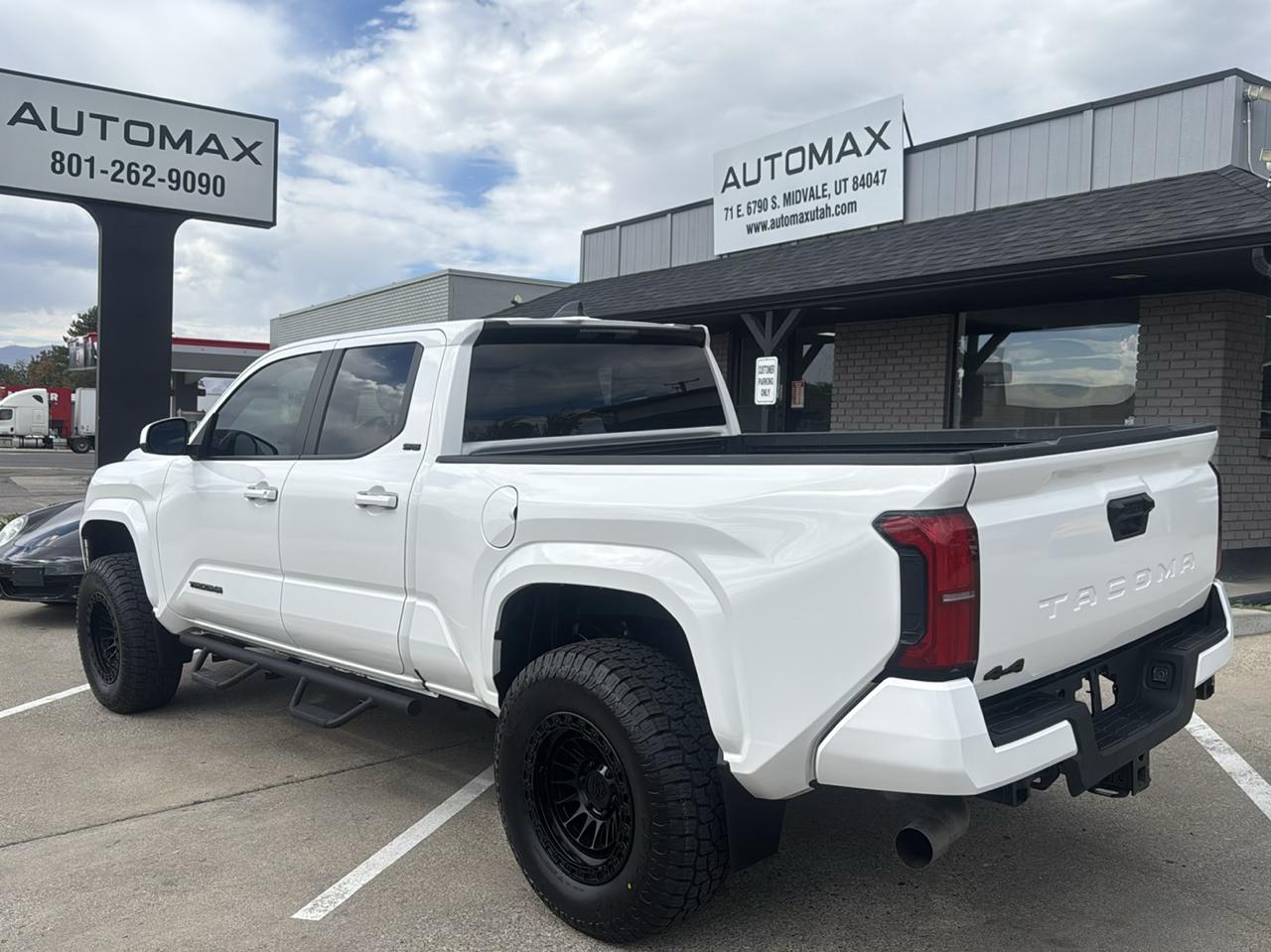 Toyota Tacoma photo 7