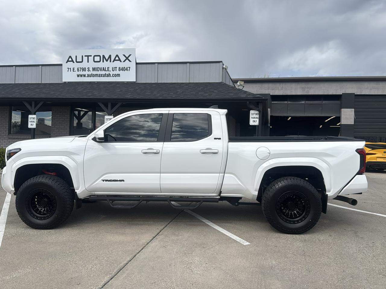 Toyota Tacoma photo 8