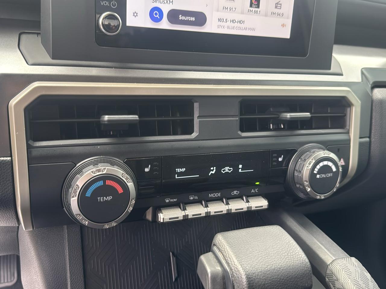 Toyota Tacoma photo 19