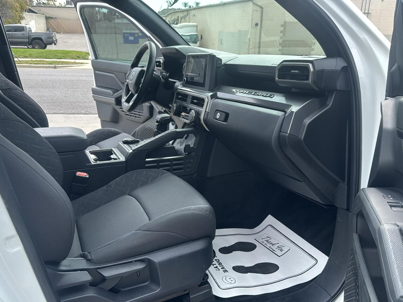 Toyota Tacoma photo 21