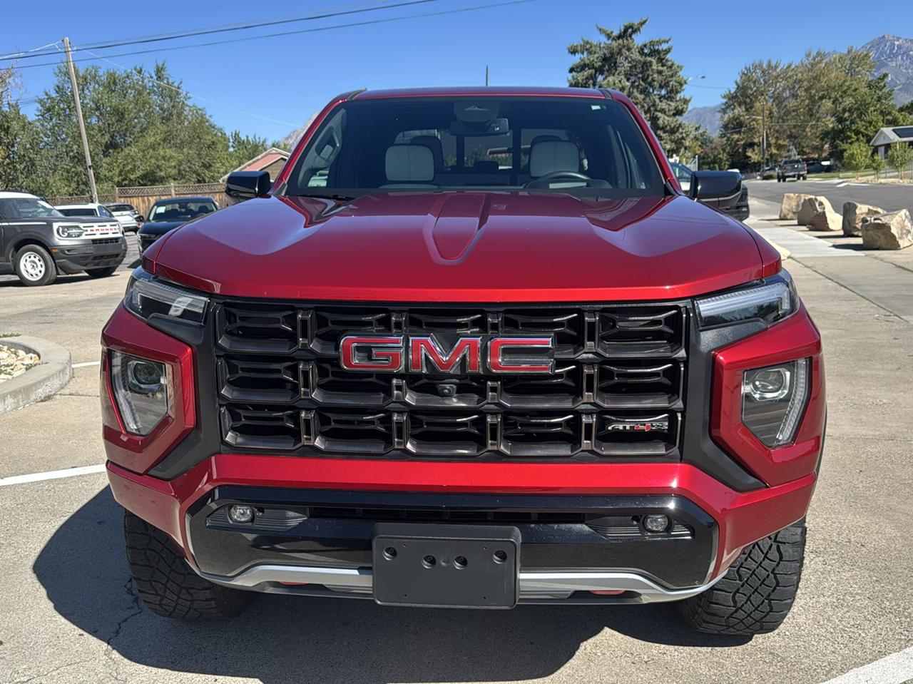 GMC Canyon photo 2