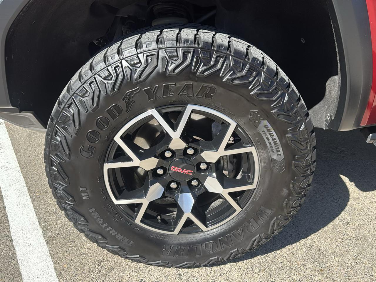 GMC Canyon photo 9